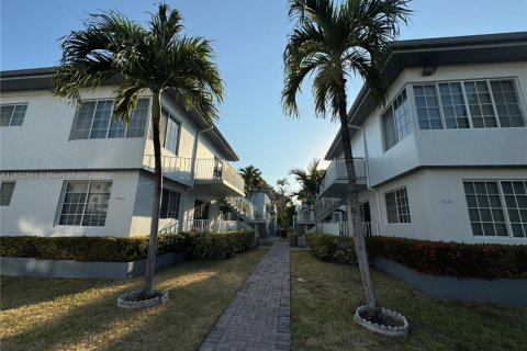 Condominio en venta en Bay Harbor Islands, Florida, 3 dormitorios, 121.61 m2 № 1993901 - foto 16