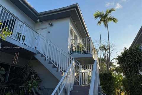 Condominio en venta en Bay Harbor Islands, Florida, 3 dormitorios, 121.61 m2 № 1993901 - foto 13