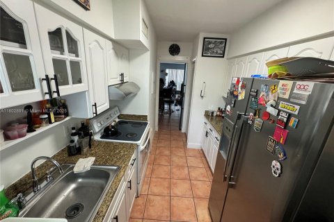 Condominio en venta en Bay Harbor Islands, Florida, 3 dormitorios, 121.61 m2 № 1993901 - foto 5