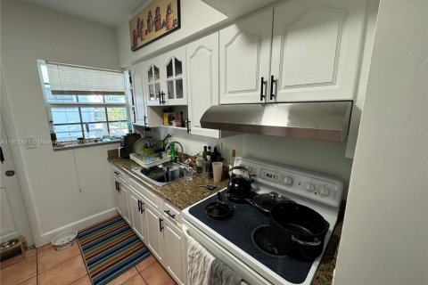 Condominio en venta en Bay Harbor Islands, Florida, 3 dormitorios, 121.61 m2 № 1993901 - foto 6