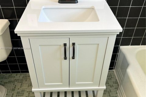 Apartamento en alquiler en Miami Beach, Florida, 1 dormitorio, 78.97 m2 № 1995163 - foto 17