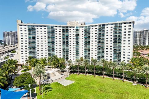 Condo in Sunny Isles Beach, Florida, 1 bedroom  № 2316059 - photo 4