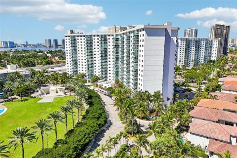 Condo in Sunny Isles Beach, Florida, 1 bedroom  № 2316059 - photo 20