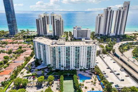 Condo in Sunny Isles Beach, Florida, 1 bedroom  № 2316059 - photo 10