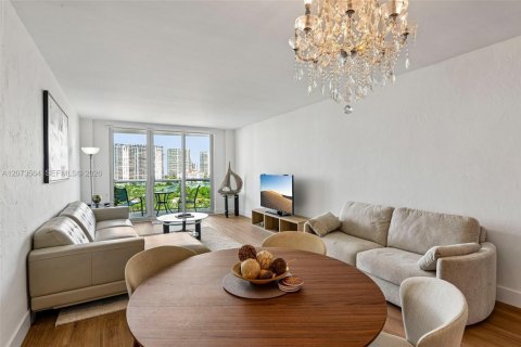 Condo in Sunny Isles Beach, Florida, 1 bedroom  № 2316059 - photo 24