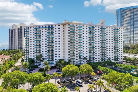 Condo in Sunny Isles Beach, Florida, 1 bedroom  № 2316059