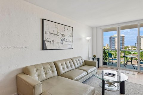 Condo in Sunny Isles Beach, Florida, 1 bedroom  № 2316059 - photo 23