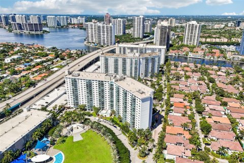 Condo in Sunny Isles Beach, Florida, 1 bedroom  № 2316059 - photo 13