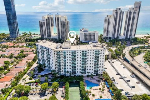 Condo in Sunny Isles Beach, Florida, 1 bedroom  № 2316059 - photo 12