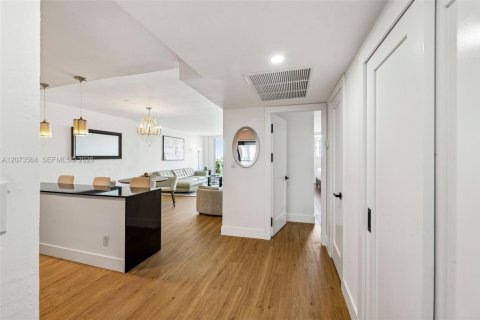 Condo in Sunny Isles Beach, Florida, 1 bedroom  № 2316059 - photo 17