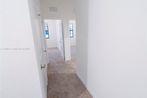 Townhouse in Florida City, Florida 3 bedrooms, 131.74 sq.m. № 1860317 - photo 15