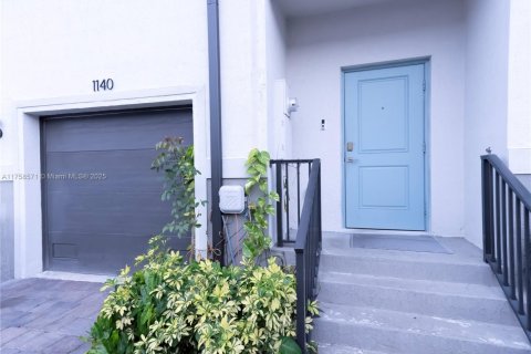 Townhouse in Florida City, Florida 3 bedrooms, 131.74 sq.m. № 1860317 - photo 2