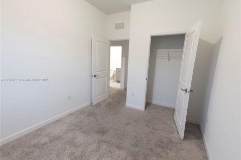 Townhouse in Florida City, Florida 3 bedrooms, 131.74 sq.m. № 1860317 - photo 19