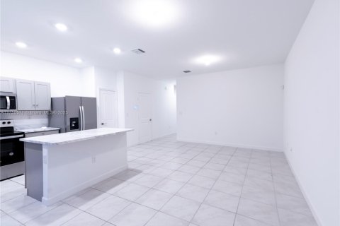 Townhouse in Florida City, Florida 3 bedrooms, 131.74 sq.m. № 1860317 - photo 5