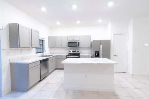 Townhouse in Florida City, Florida 3 bedrooms, 131.74 sq.m. № 1860317 - photo 4
