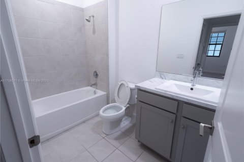 Townhouse in Florida City, Florida 3 bedrooms, 131.74 sq.m. № 1860317 - photo 18