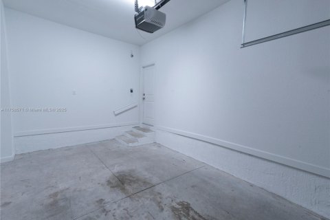 Townhouse in Florida City, Florida 3 bedrooms, 131.74 sq.m. № 1860317 - photo 10