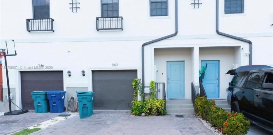 Townhouse in Florida City, Florida 3 bedrooms, 131.74 sq.m. № 1860317