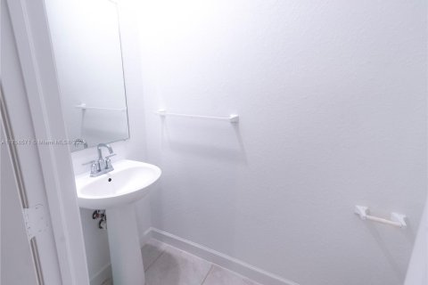 Townhouse in Florida City, Florida 3 bedrooms, 131.74 sq.m. № 1860317 - photo 7