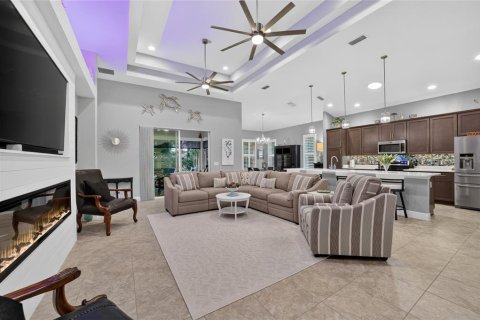 House in Oxford, Florida 3 bedrooms, 186.08 sq.m. № 2223388 - photo 9