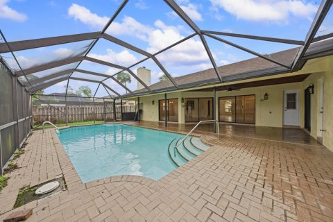 House in Wellington, Florida 4 bedrooms, 212.19 sq.m. № 2394828 - photo 9