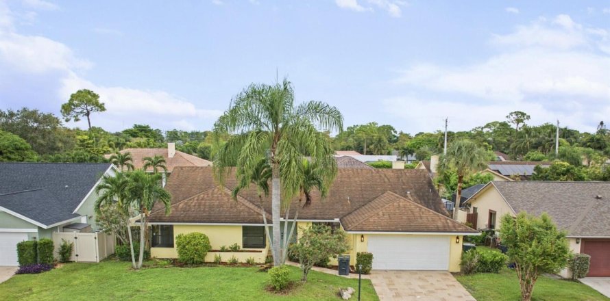 House in Wellington, Florida 4 bedrooms, 212.19 sq.m. № 2394828