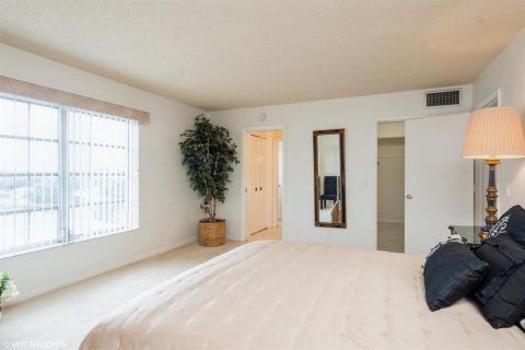 Condo in Atlantis, Florida, 3 bedrooms  № 2241805 - photo 15