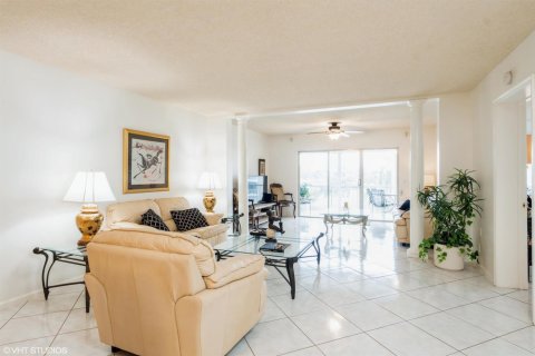Condo in Atlantis, Florida, 3 bedrooms  № 2241805 - photo 16