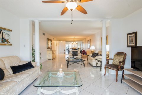 Condo in Atlantis, Florida, 3 bedrooms  № 2241805 - photo 17