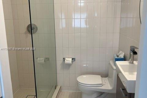 Casa en alquiler en Miami Beach, Florida, 1 dormitorio, 192.96 m2 № 1958630 - foto 7