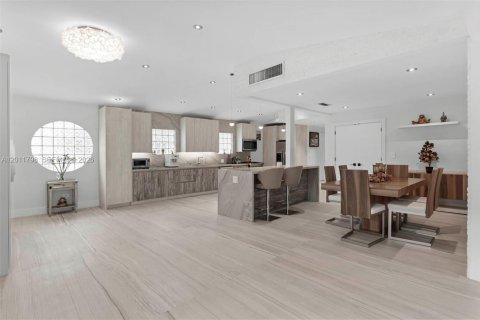 Снять в аренду виллу или дом в Майами-Бич, Флорида 4 спальни, 201.6м2, № 2074981 - фото 11