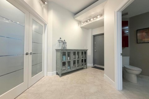 Condo in Hutchinson Island South, Florida, 3 bedrooms № 2185479 - photo 23