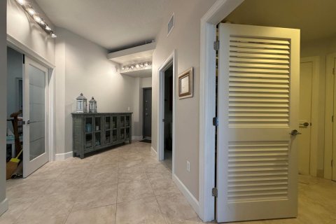 Condo in Hutchinson Island South, Florida, 3 bedrooms № 2185479 - photo 24