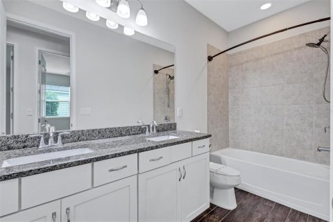 House in HARMONY AT LAKEWOOD RANCH in Bradenton, Florida 4 bedrooms, 229.75 sq.m. № 1904791 - photo 30