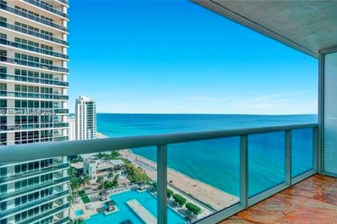 Copropriété à louer à Hallandale Beach, Floride: 1 chambre, 78.41 m2 № 1714600 - photo 1