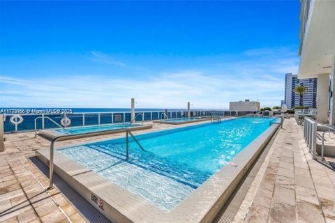 Copropriété à louer à Hallandale Beach, Floride: 1 chambre, 78.41 m2 № 1714600 - photo 15