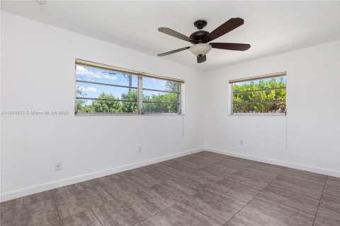 House in Palmetto Bay, Florida 4 bedrooms, 165.92 sq.m. № 1839550 - photo 22