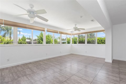 House in Palmetto Bay, Florida 4 bedrooms, 165.92 sq.m. № 1839550 - photo 11