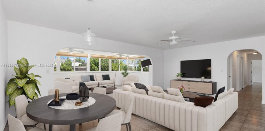 House in Palmetto Bay, Florida 4 bedrooms, 165.92 sq.m. № 1839550