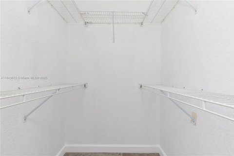 House in Palmetto Bay, Florida 4 bedrooms, 165.92 sq.m. № 1839550 - photo 24