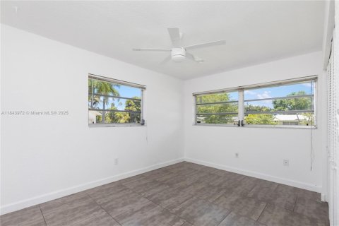 House in Palmetto Bay, Florida 4 bedrooms, 165.92 sq.m. № 1839550 - photo 28