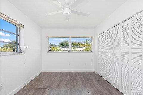 House in Palmetto Bay, Florida 4 bedrooms, 165.92 sq.m. № 1839550 - photo 29