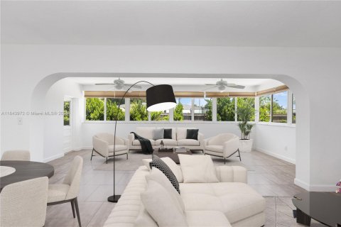 House in Palmetto Bay, Florida 4 bedrooms, 165.92 sq.m. № 1839550 - photo 2