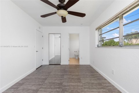 House in Palmetto Bay, Florida 4 bedrooms, 165.92 sq.m. № 1839550 - photo 23