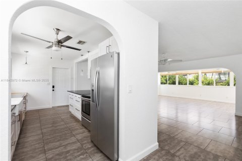 House in Palmetto Bay, Florida 4 bedrooms, 165.92 sq.m. № 1839550 - photo 4