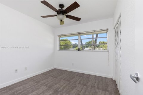 House in Palmetto Bay, Florida 4 bedrooms, 165.92 sq.m. № 1839550 - photo 20