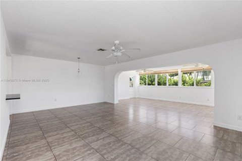 House in Palmetto Bay, Florida 4 bedrooms, 165.92 sq.m. № 1839550 - photo 10