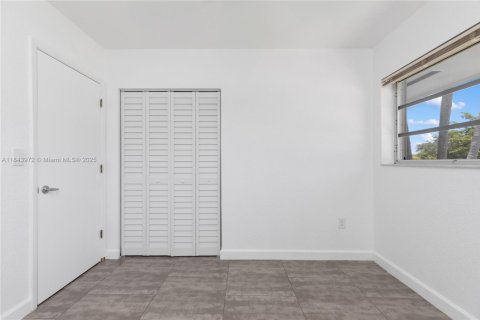 House in Palmetto Bay, Florida 4 bedrooms, 165.92 sq.m. № 1839550 - photo 19