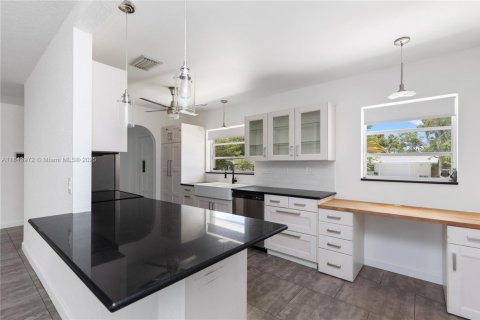 House in Palmetto Bay, Florida 4 bedrooms, 165.92 sq.m. № 1839550 - photo 8