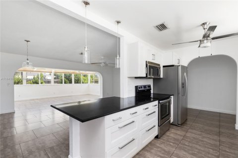 House in Palmetto Bay, Florida 4 bedrooms, 165.92 sq.m. № 1839550 - photo 3